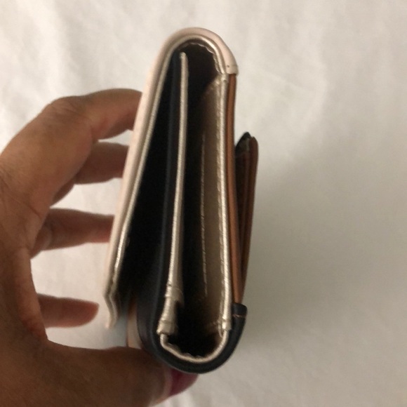 Guess wallet - Picture 5 of 6
